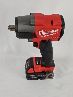 Milwaukee M18 Fuel 1/2" Cordless Impact Wrench with Battery and Rapid Charger